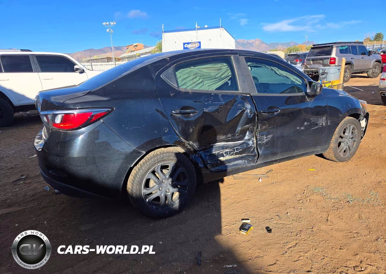 2018 Toyota Yaris Ia Base VIN:3MYDLBYVXJY318477 - 3
