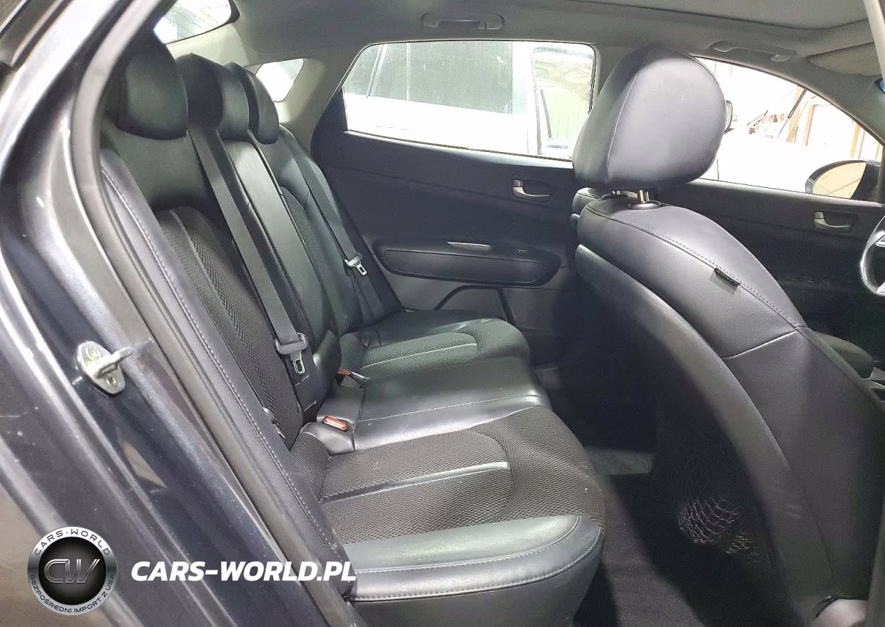 2019 Kia Optima S VIN:5XXGT4L30KG376539 - 10