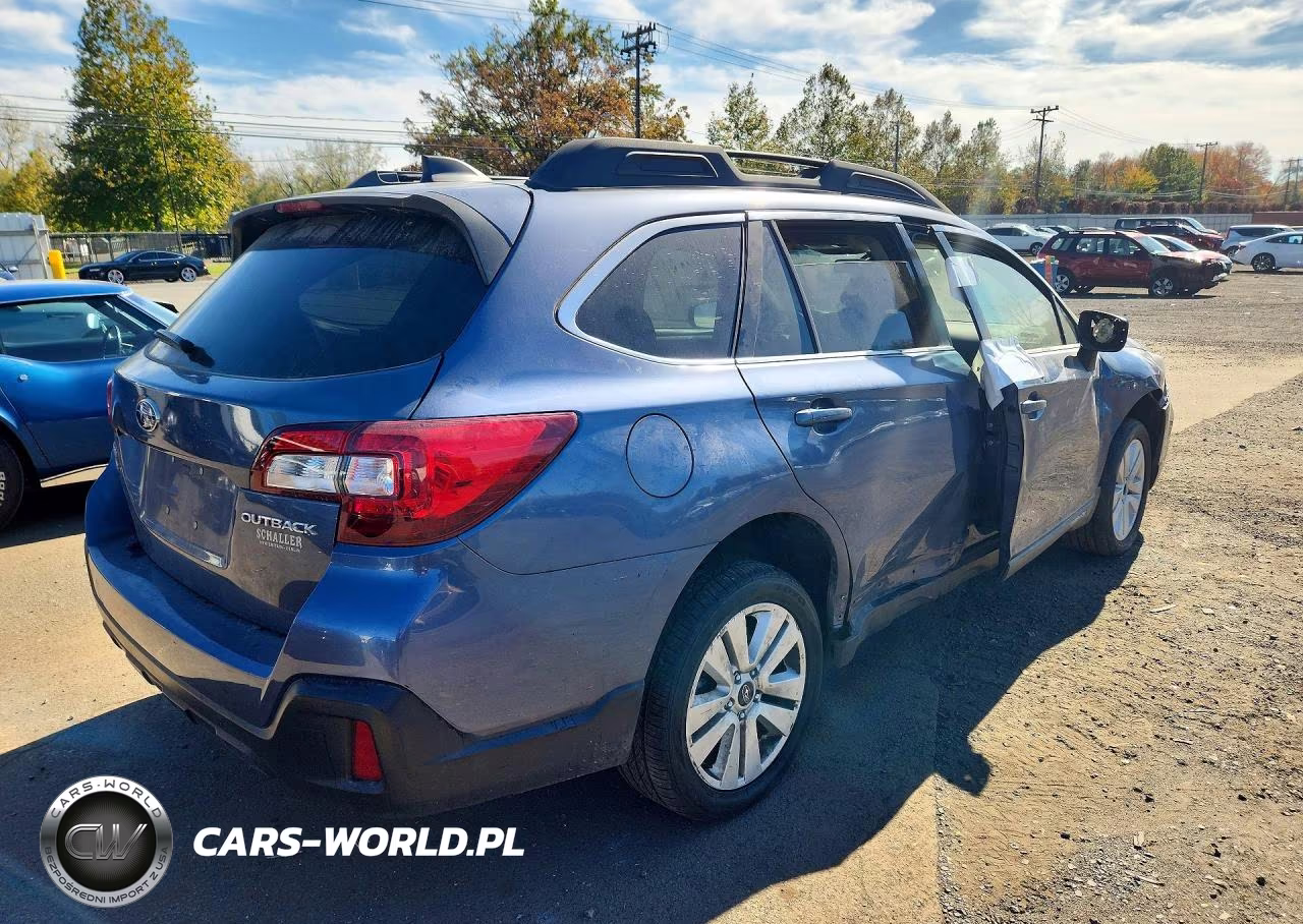 2018 Subaru Outback 2.5I Premium VIN:4S4BSACC9J3244983 - 3