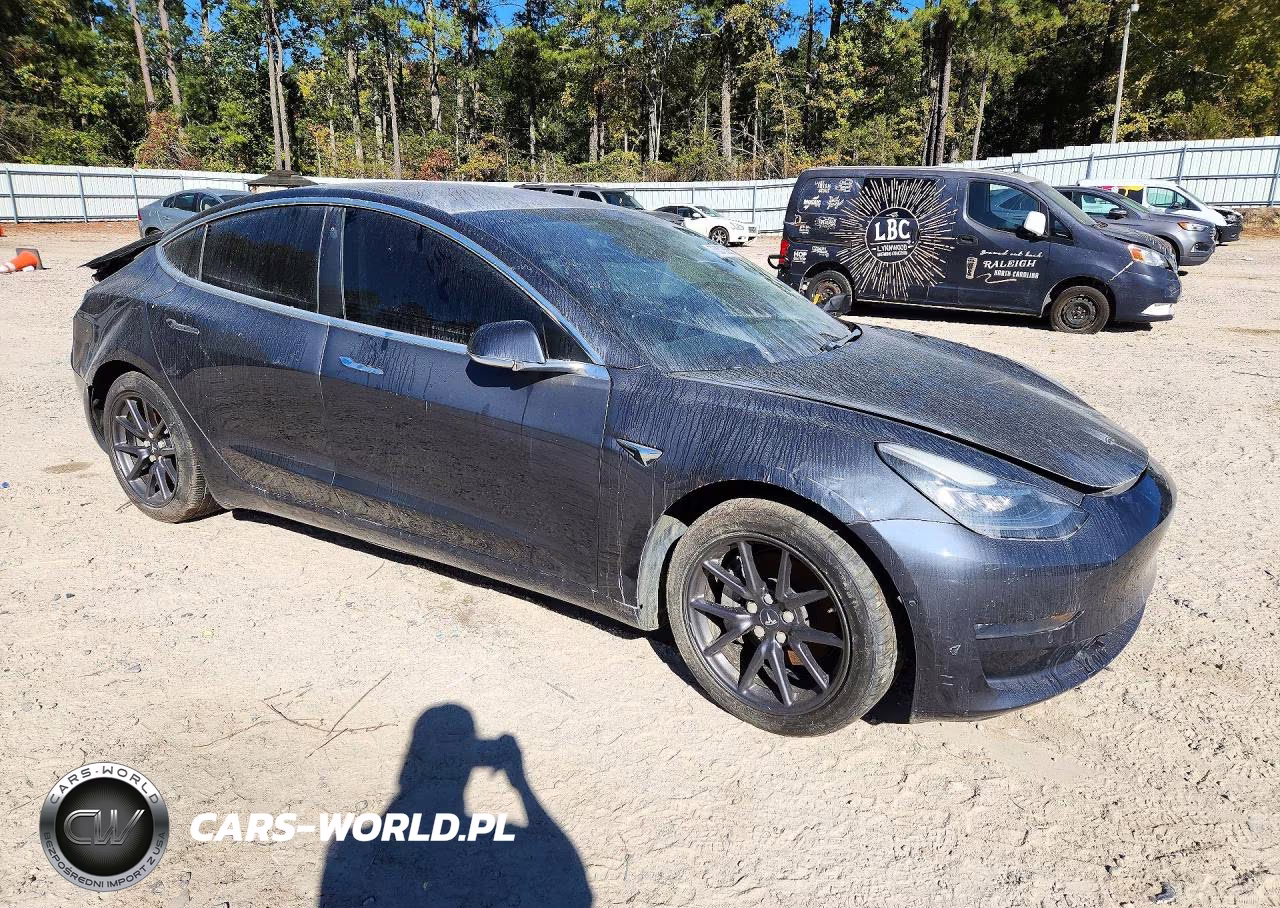 2018 Tesla Model 3 VIN:5YJ3E1EAXJF077502 - 4