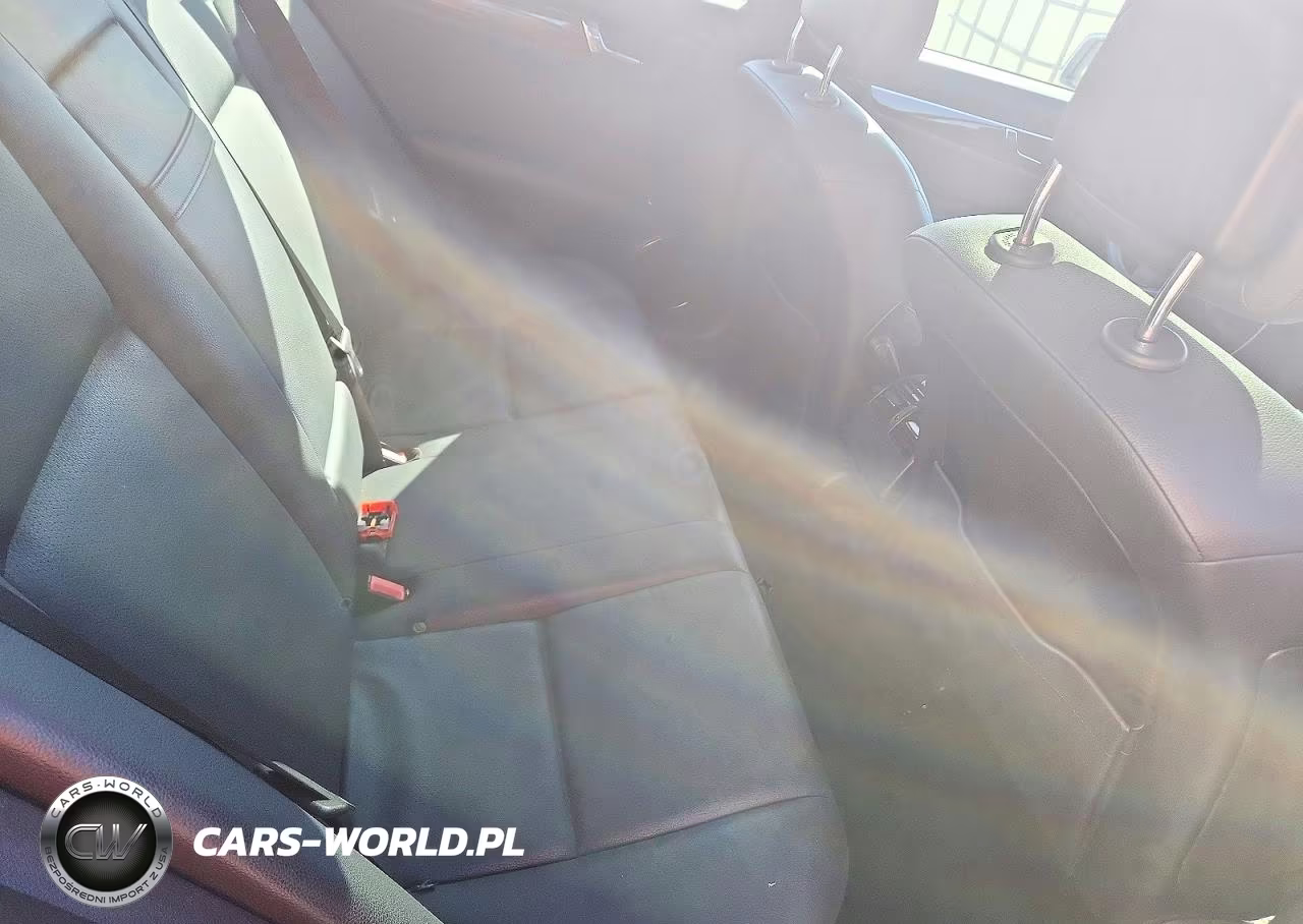 2011 Mercedes-Benz C 300 4Matic VIN:WDDGF8BB8BR133460 - 10