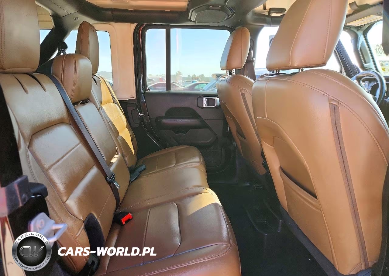 2020 Jeep Wrangler Unlimited Sahara VIN:1C4HJXEN1LW153405 - 10