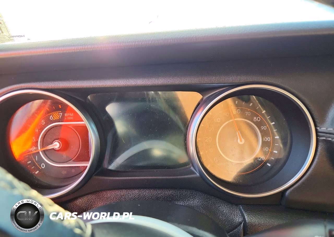 2020 Jeep Wrangler Unlimited Sahara VIN:1C4HJXEN1LW153405 - 9