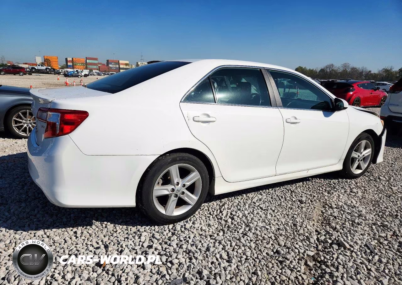 2014 Toyota Camry Se VIN:4T1BF1FK3EU334945 - 3