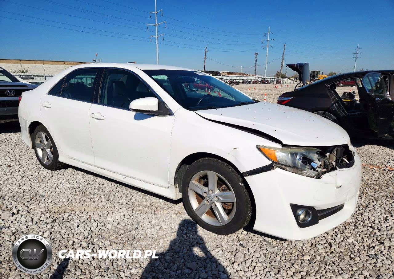 2014 Toyota Camry Se VIN:4T1BF1FK3EU334945 - 4