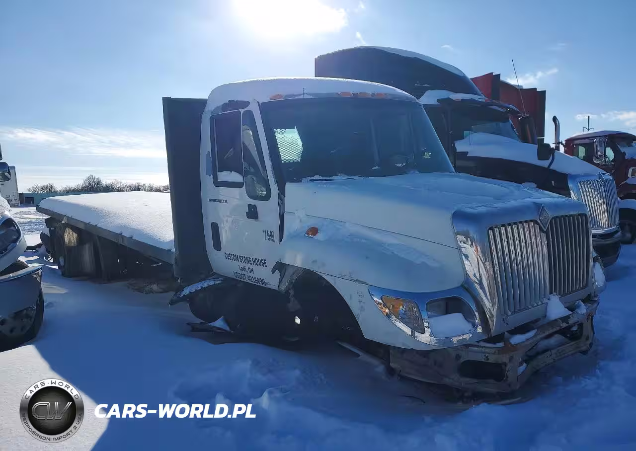 2004 International 7400 Flatbed Truck