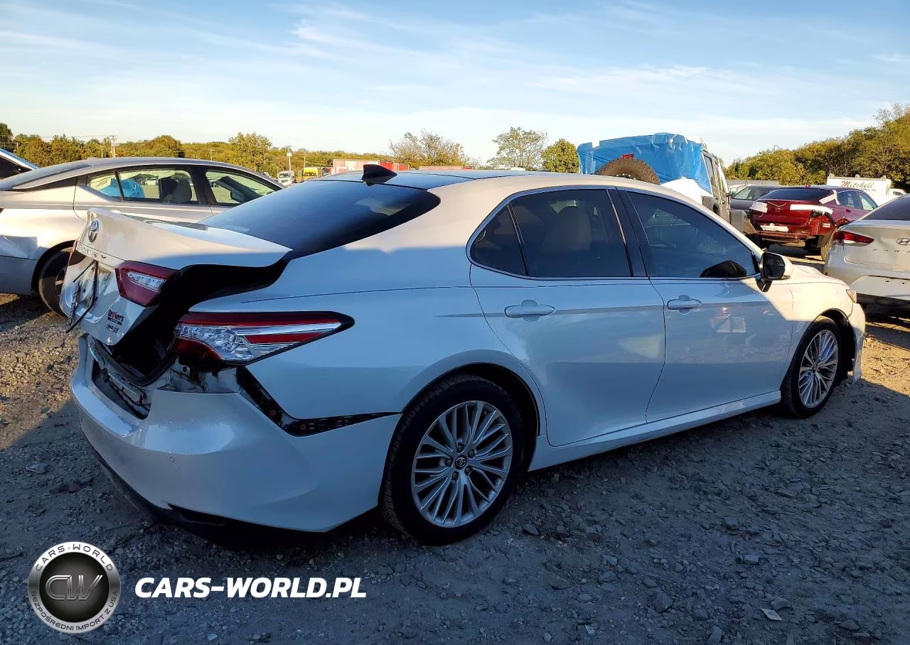 2018 Toyota Camry Xle VIN:4T1B11HK3JU095614 - 3