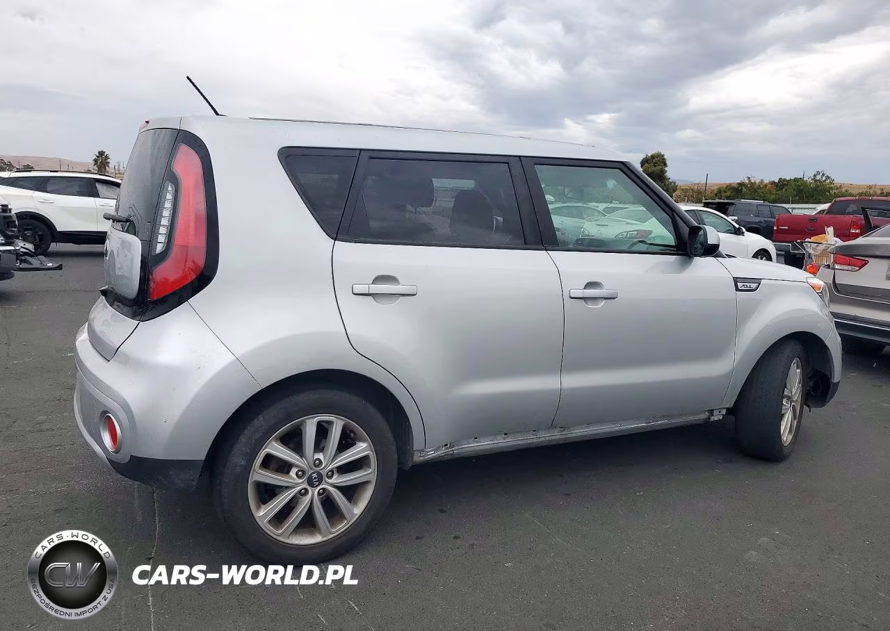 2018 Kia Soul + VIN:KNDJP3A57J7596096 - 3