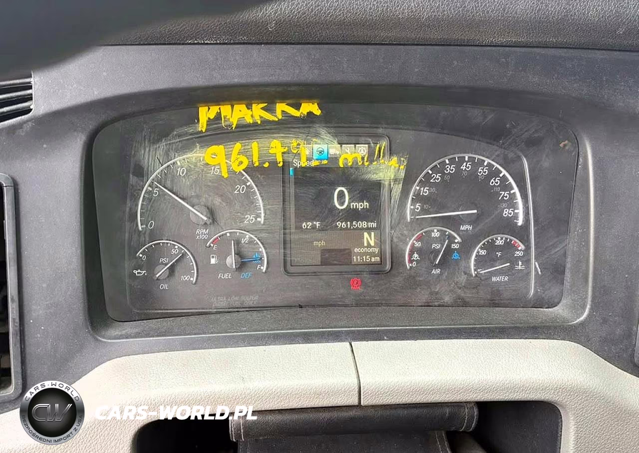 2018 Freightliner Cascadia 126 VIN:3AKJHHDR4JSKB5670 - 8
