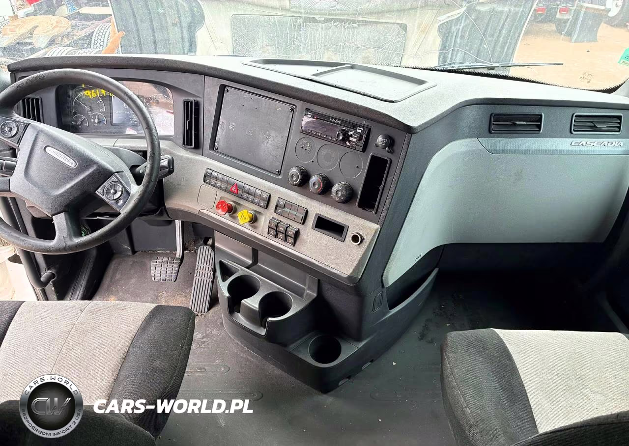 2018 Freightliner Cascadia 126 VIN:3AKJHHDR4JSKB5670 - 9
