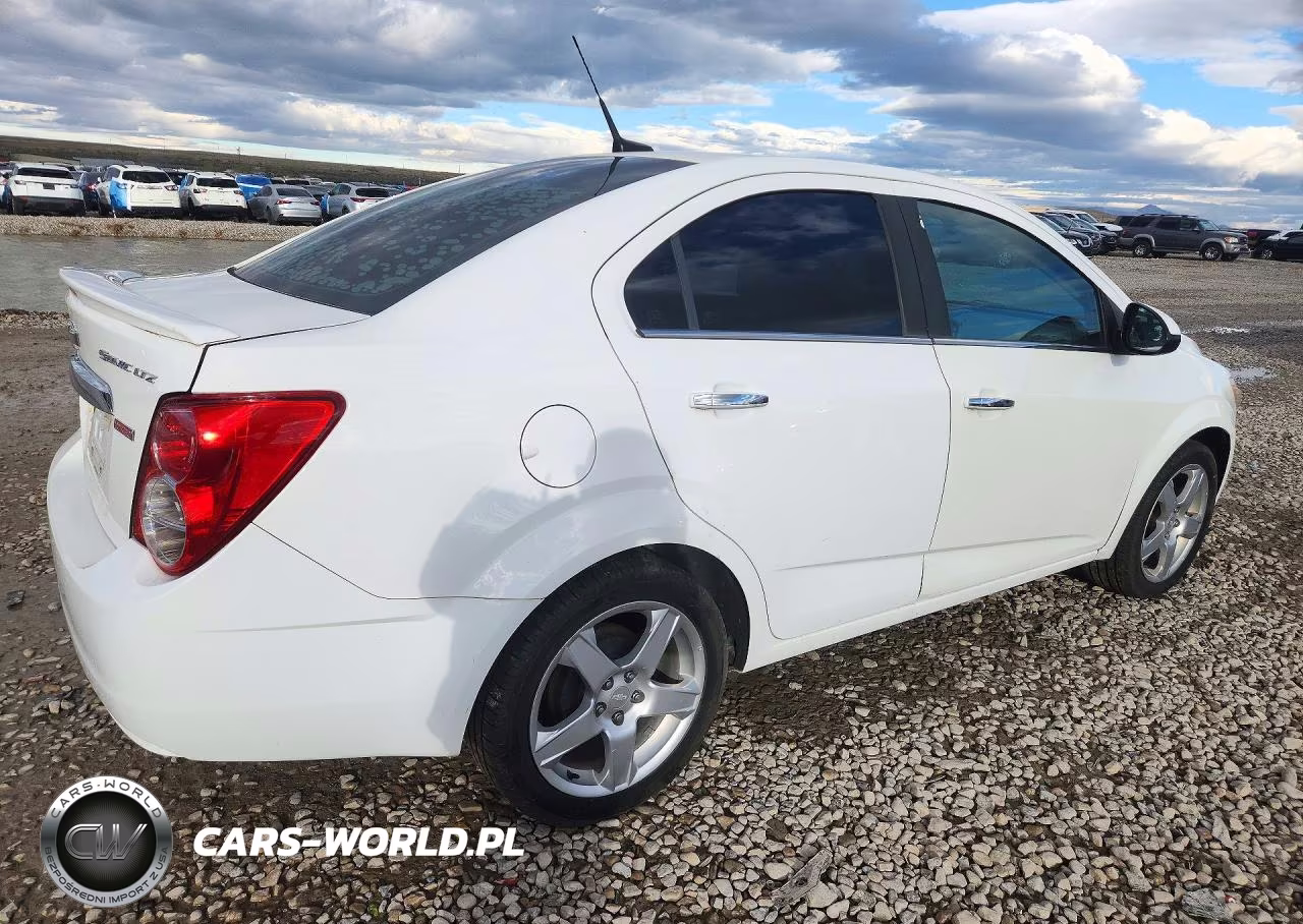 2014 Chevrolet Sonic Ltz VIN:1G1JE5SB9E4148450 - 3