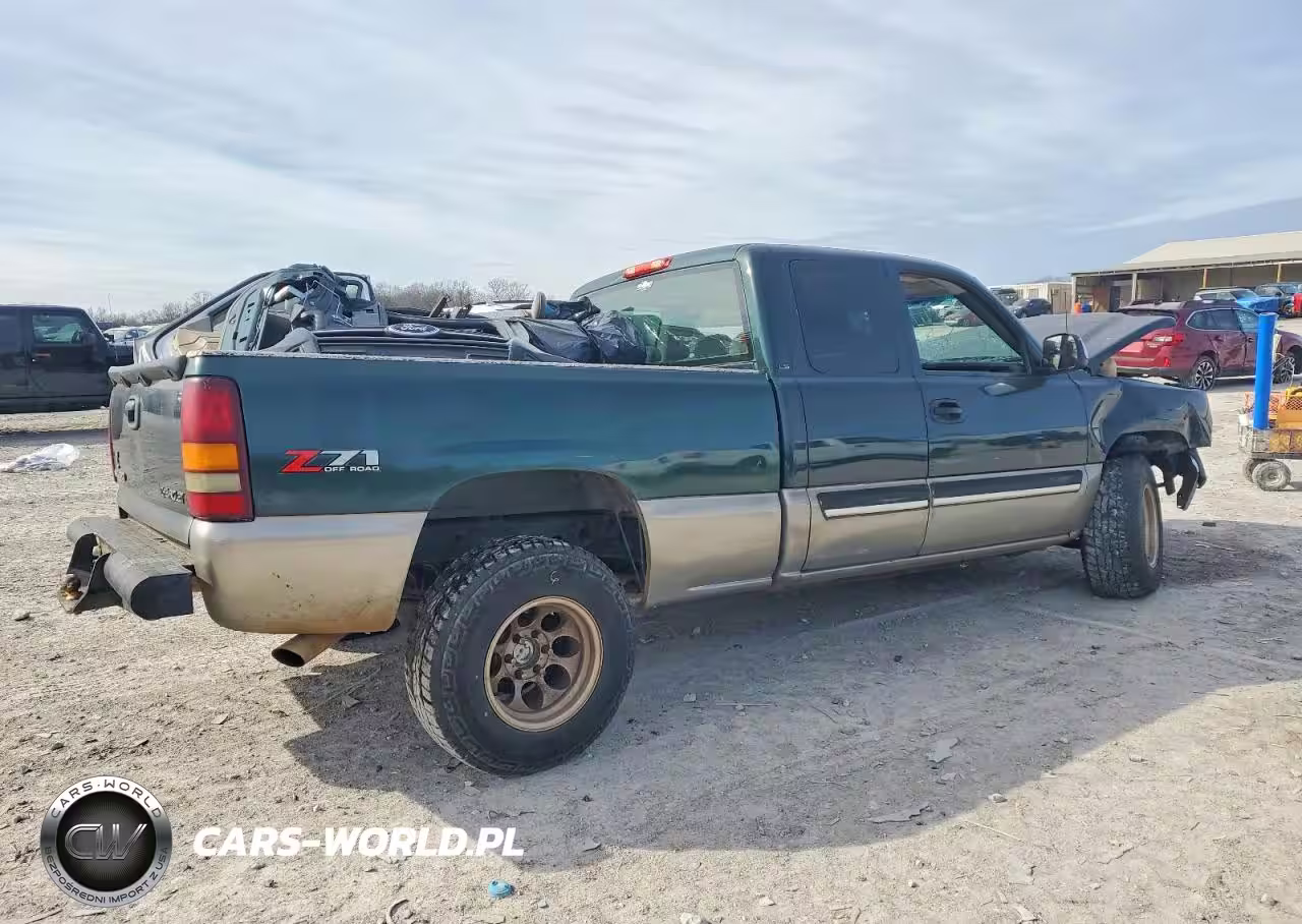 2003 Chevrolet Silverado K1500 VIN:2GCEK19T031110915 - 3