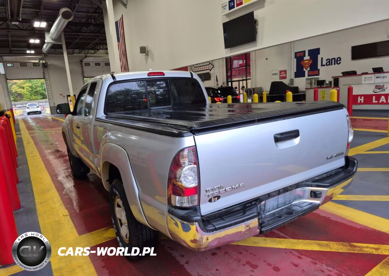 2010 Toyota Tacoma V6 VIN:5TEUU4EN1AZ720068 - 3