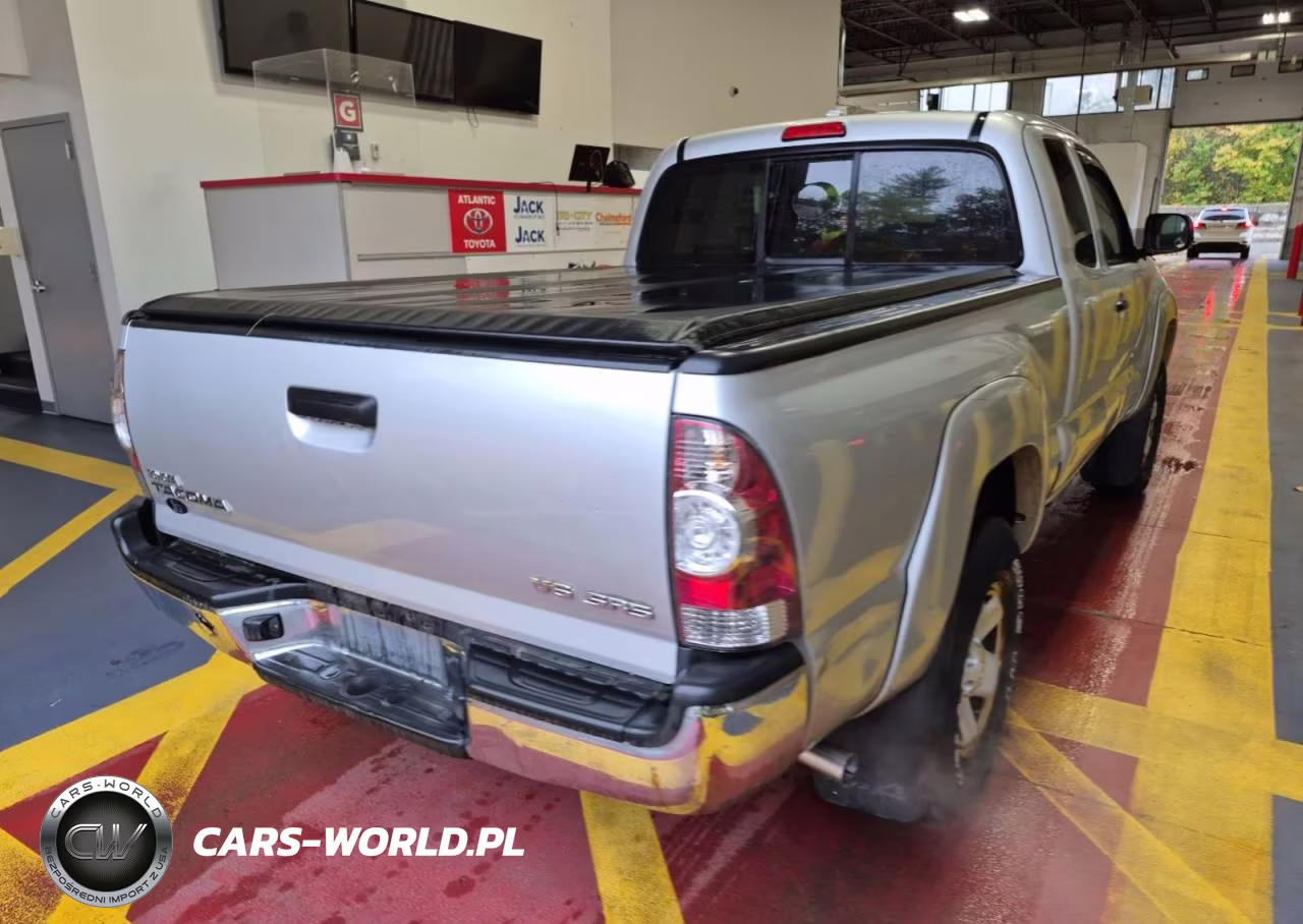 2010 Toyota Tacoma V6 VIN:5TEUU4EN1AZ720068 - 4