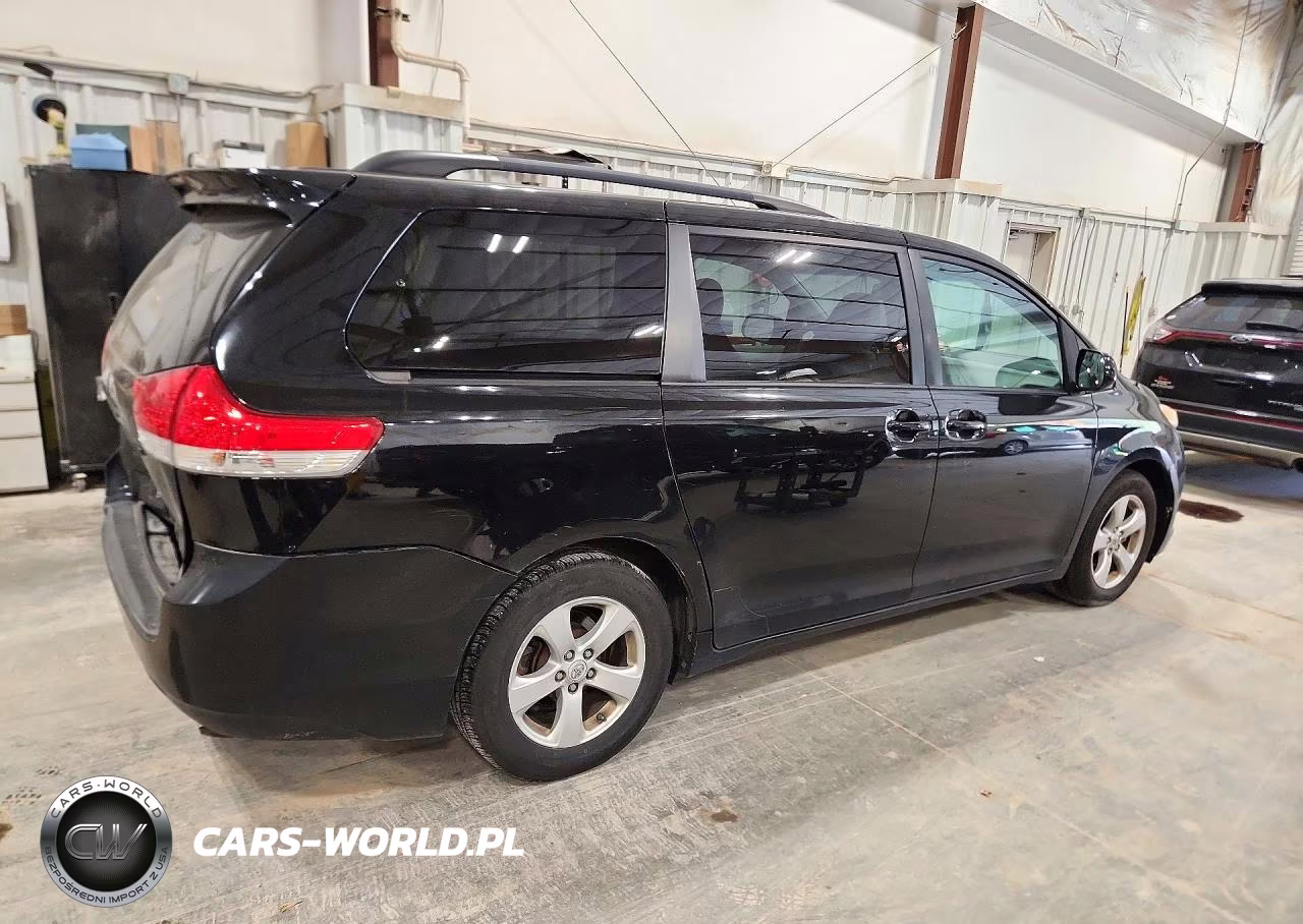 2011 Toyota Sienna Le VIN:5TDKK3DC6BS146590 - 3