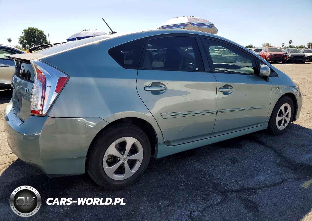 2014 Toyota Prius Two VIN:JTDKN3DU9E1757571 - 3