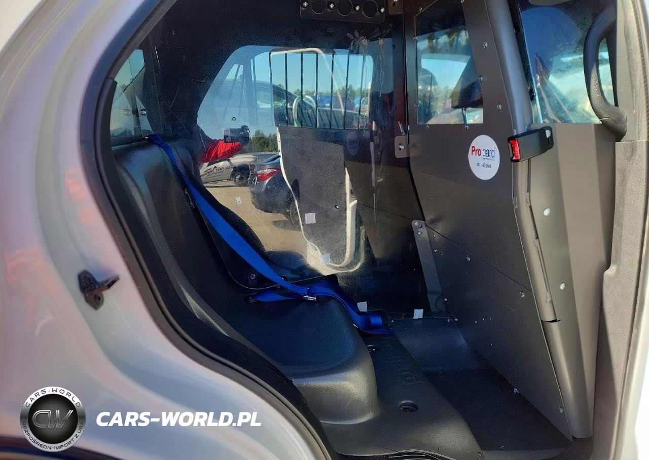 2018 Ford Explorer Police Interceptor VIN:1FM5K8AR1JGB46441 - 11
