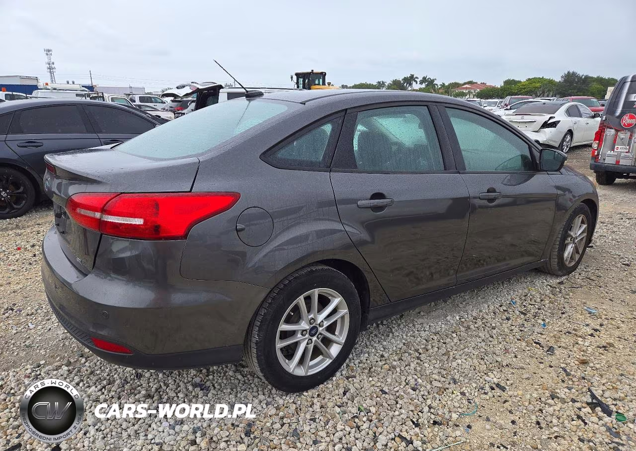2015 Ford Focus Se VIN:1FADP3F20FL208531 - 3