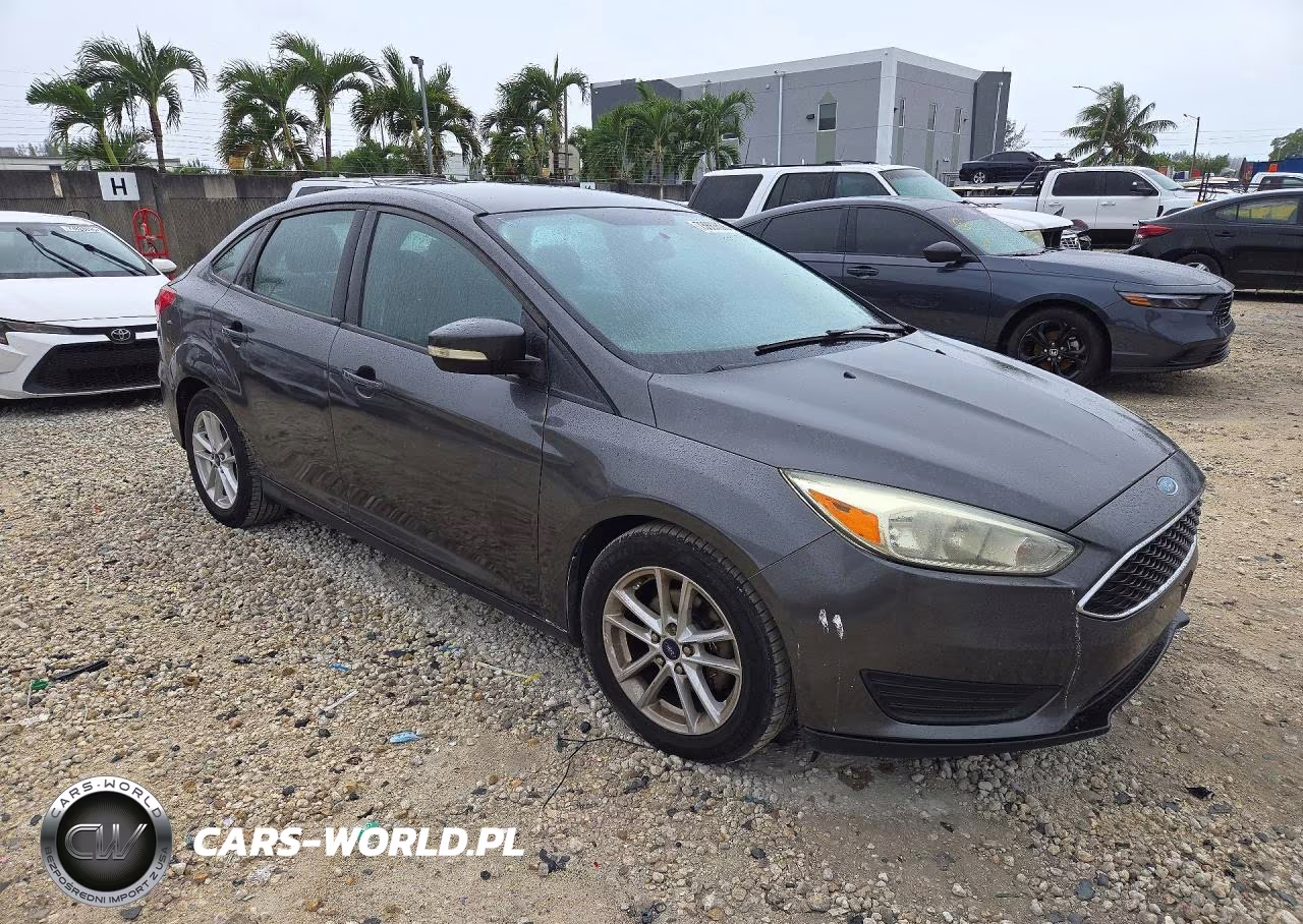 2015 Ford Focus Se VIN:1FADP3F20FL208531 - 4