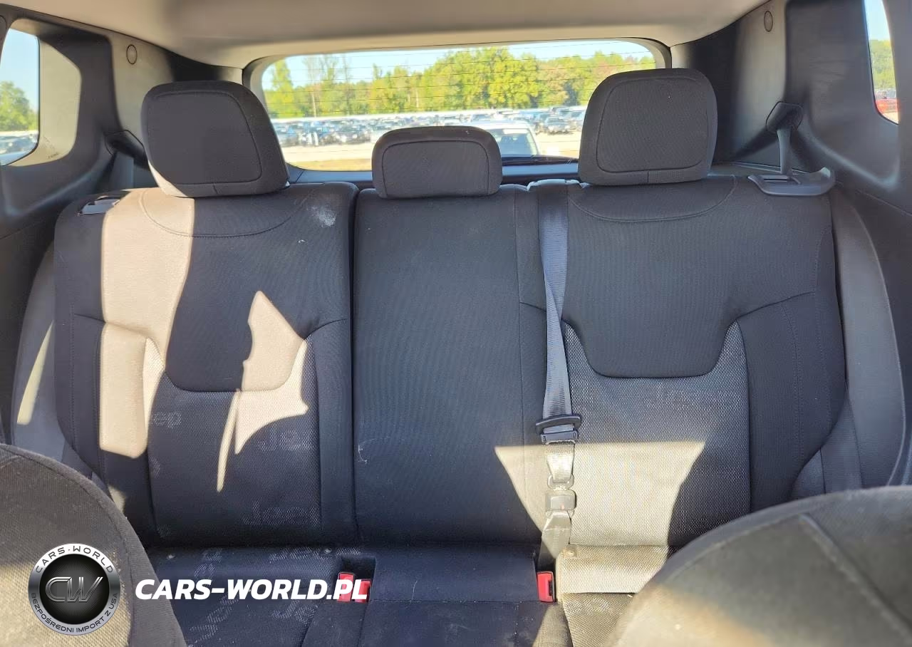 2017 Jeep Renegade Latitude VIN:ZACCJABB3HPE89126 - 10