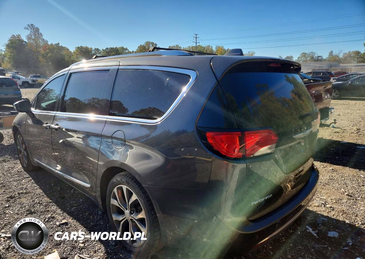 2017 Chrysler Pacifica Limited VIN:2C4RC1GG2HR599430 - 3