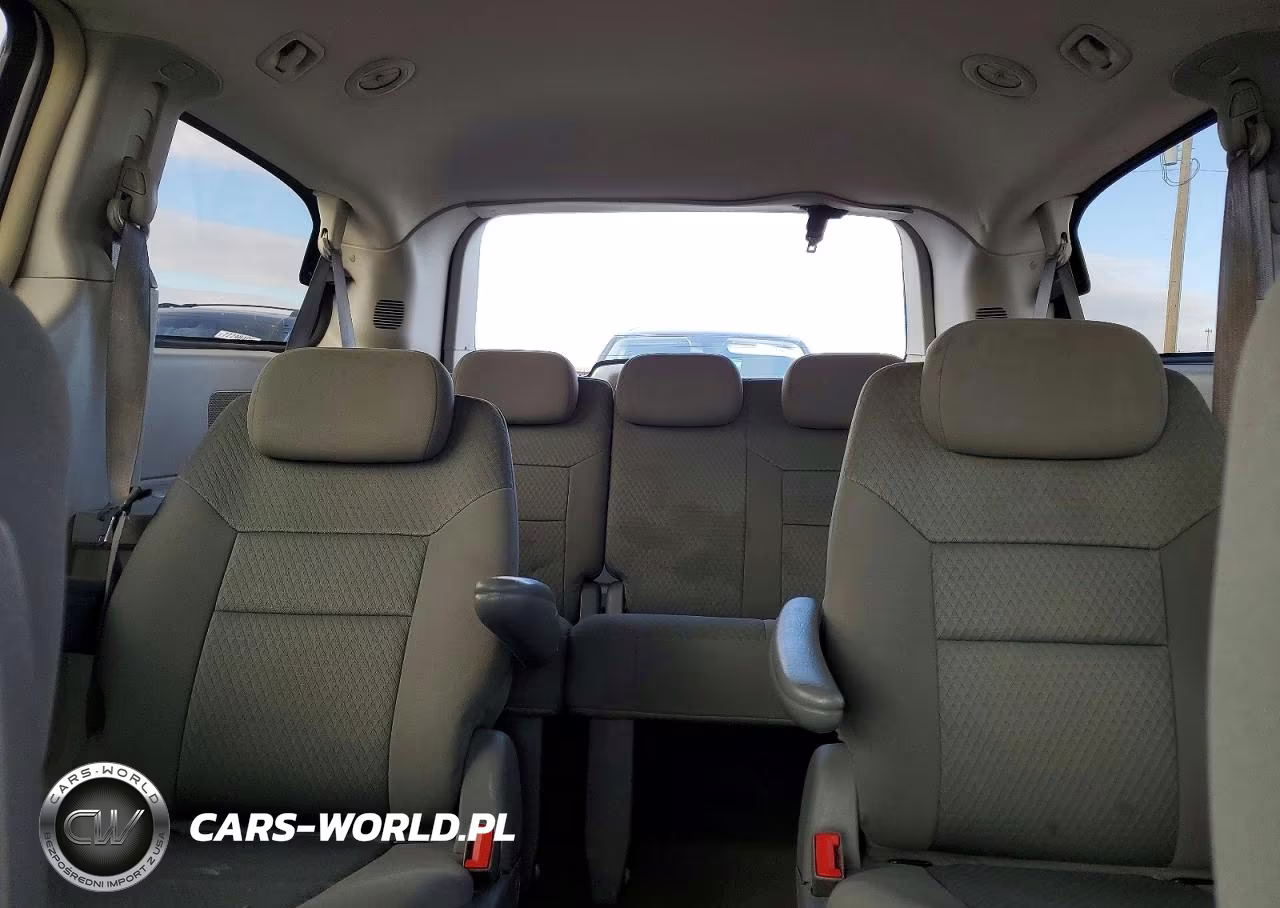 2010 Chrysler Town & Country Lx VIN:2A4RR4DE1AR166457 - 10