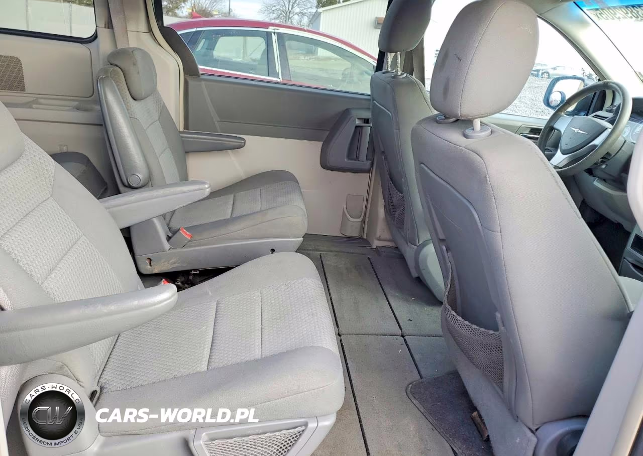 2010 Chrysler Town & Country Lx VIN:2A4RR4DE1AR166457 - 11
