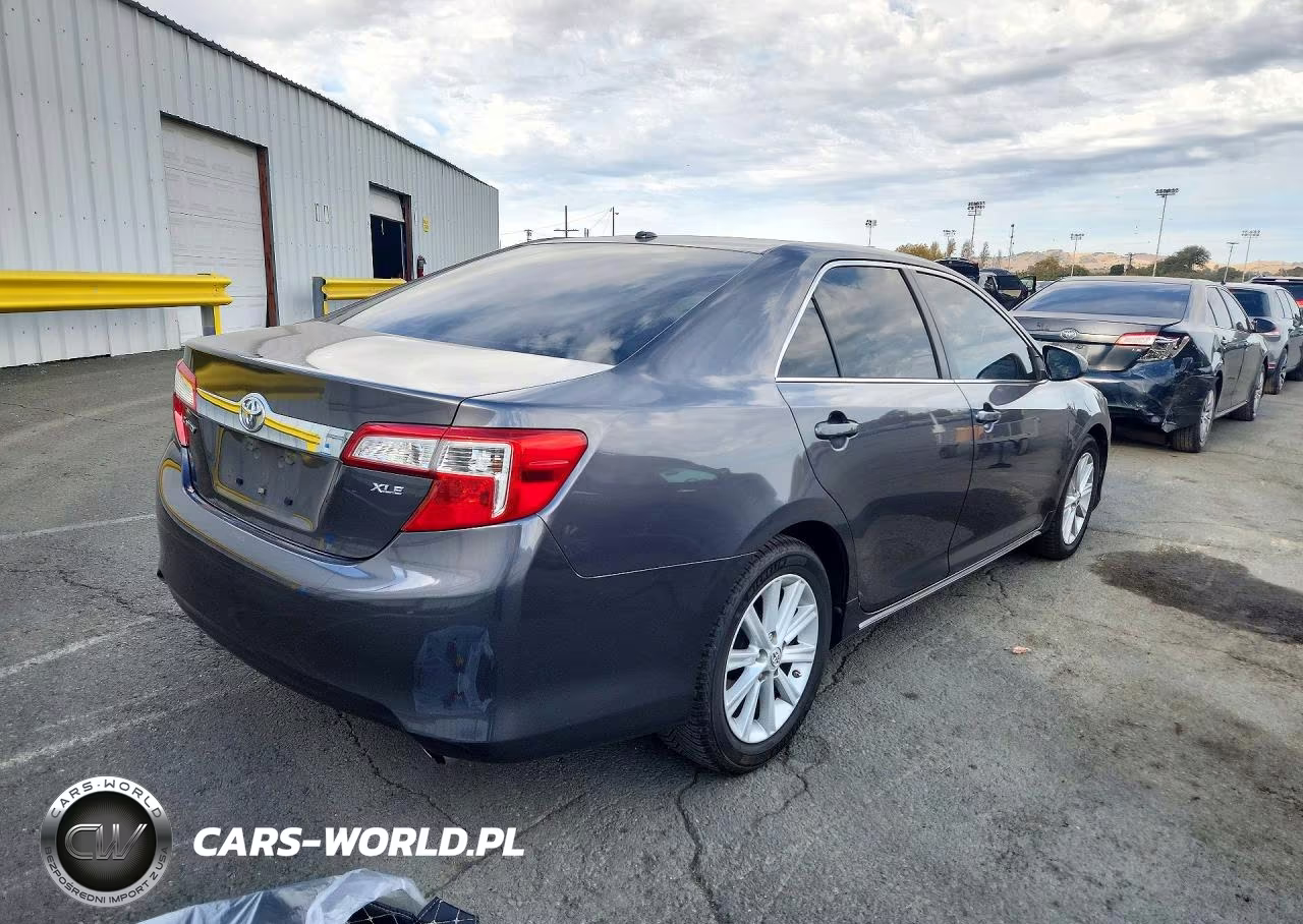 2014 Toyota Camry Xle VIN:4T4BF1FK9ER371245 - 3