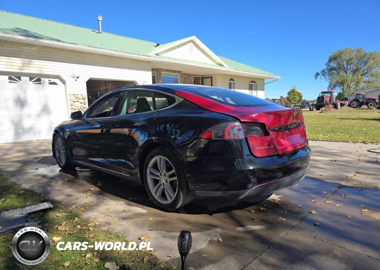 2014 Tesla Model S VIN:5YJSA1H12EFP35855 - 3