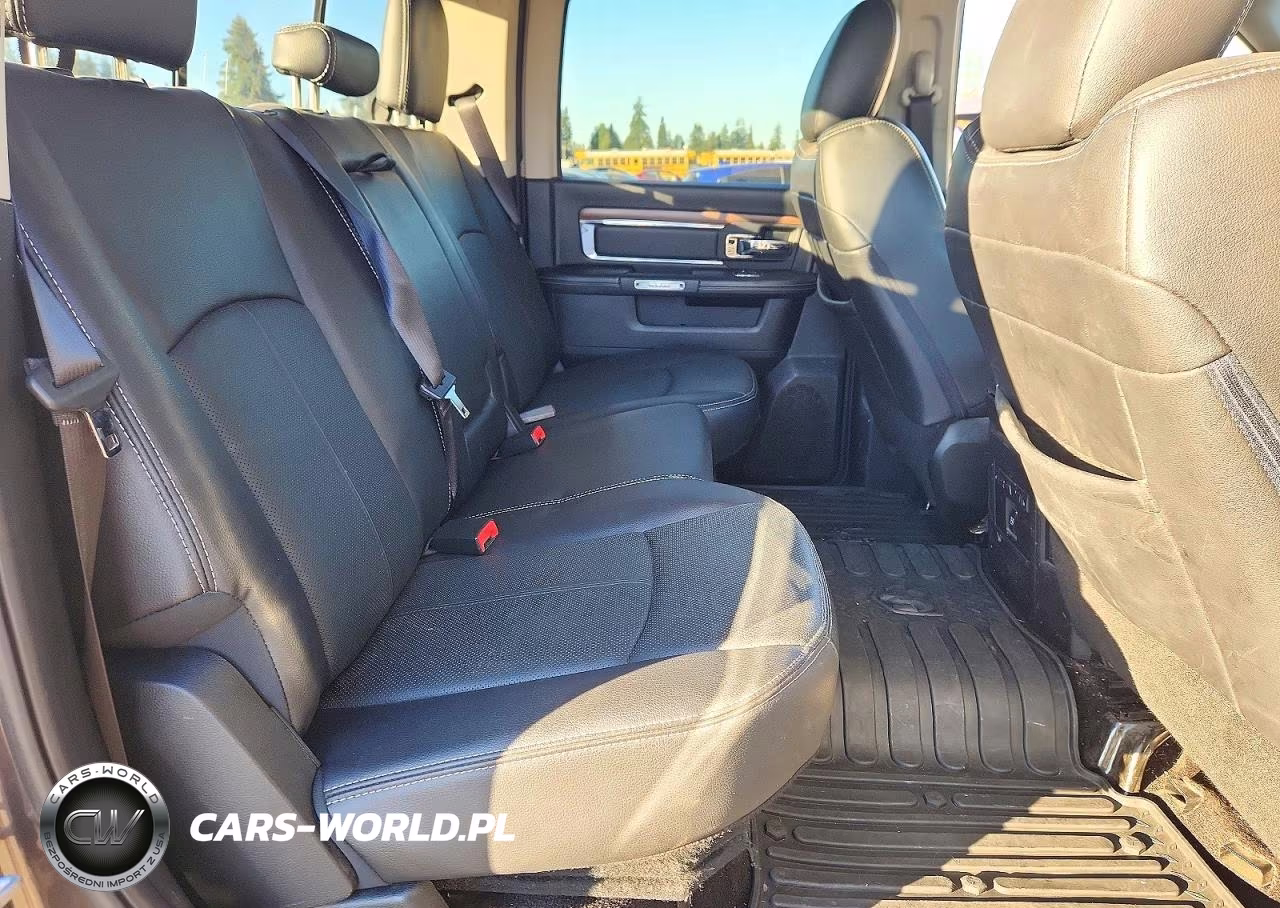 2018 Ram 2500 Laramie VIN:3C6UR5FL2JG185212 - 10