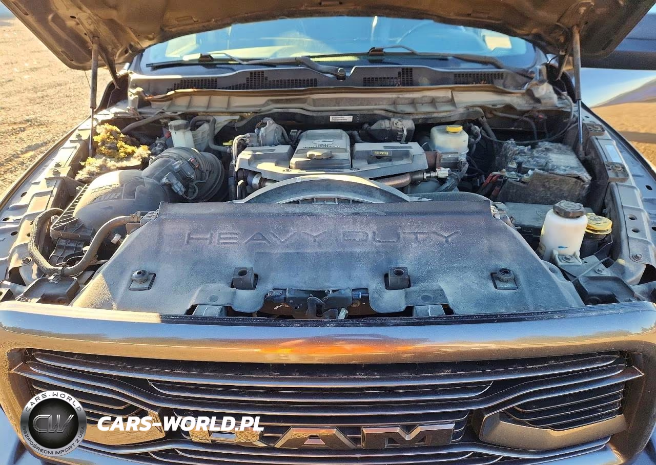 2018 Ram 2500 Laramie VIN:3C6UR5FL2JG185212 - 11