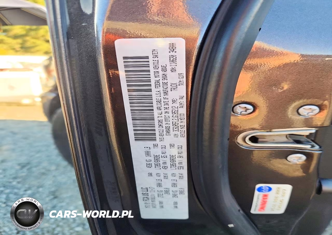 2018 Ram 2500 Laramie VIN:3C6UR5FL2JG185212 - 12