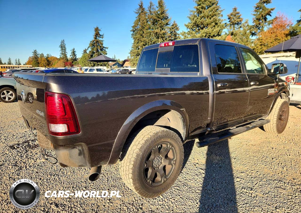 2018 Ram 2500 Laramie VIN:3C6UR5FL2JG185212 - 3