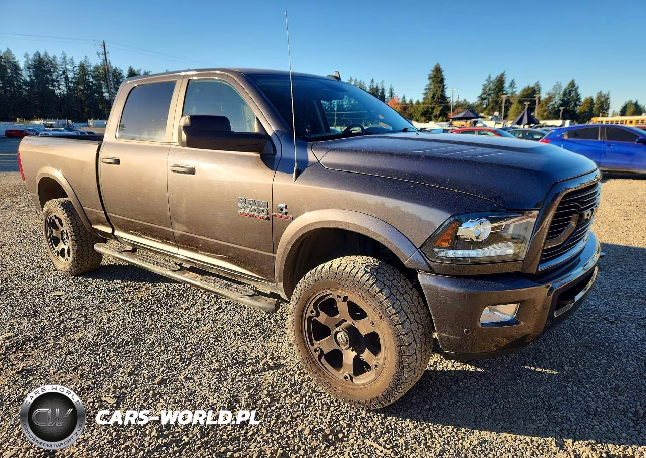 2018 Ram 2500 Laramie VIN:3C6UR5FL2JG185212 - 4