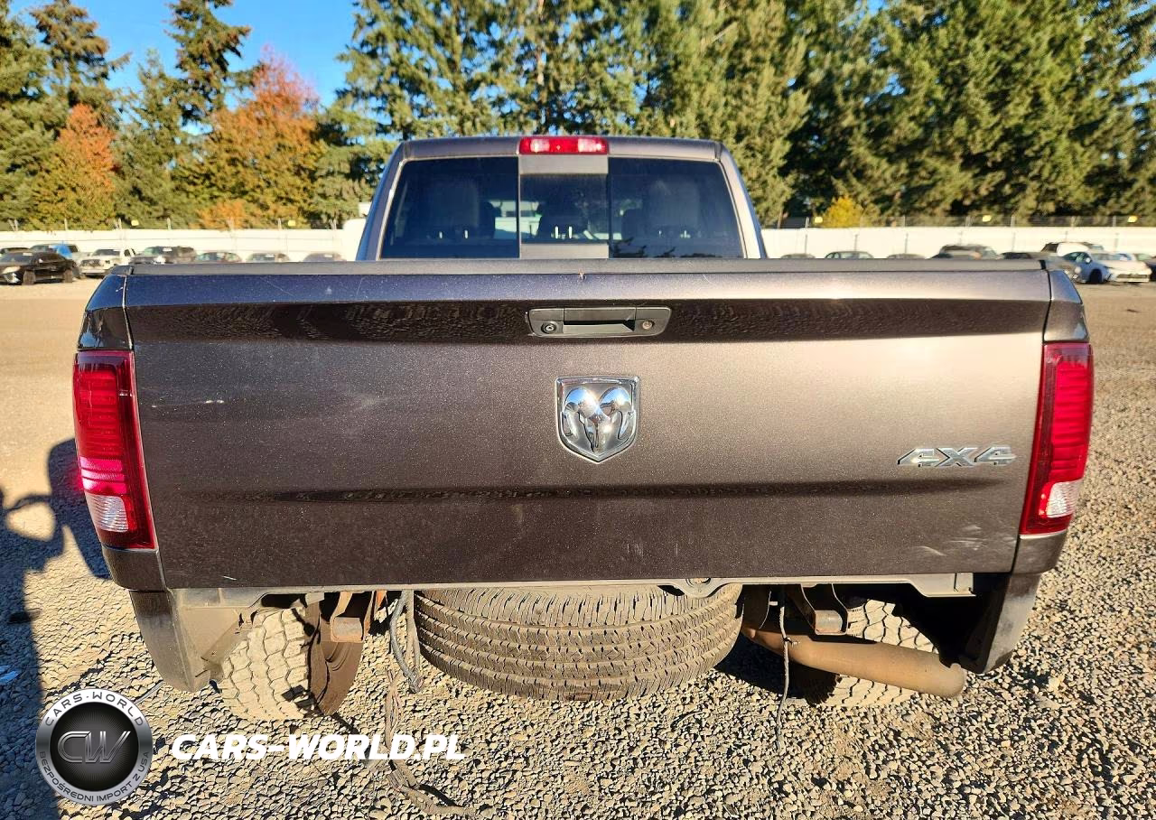 2018 Ram 2500 Laramie VIN:3C6UR5FL2JG185212 - 6