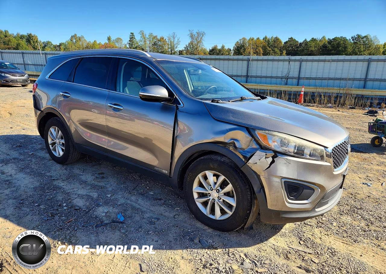 2017 Kia Sorento Lx V6 VIN:5XYPGDA51HG193678 - 4