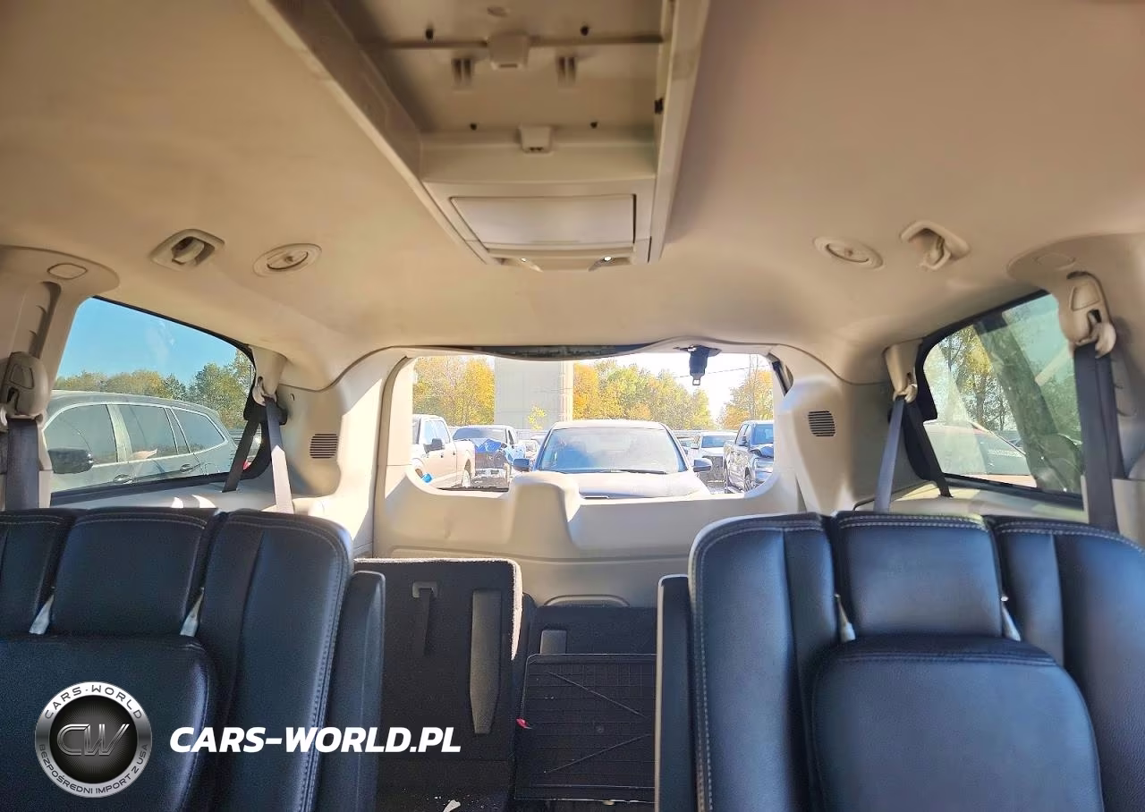2015 Chrysler Town & Country Touring VIN:2C4RC1BGXFR545216 - 10