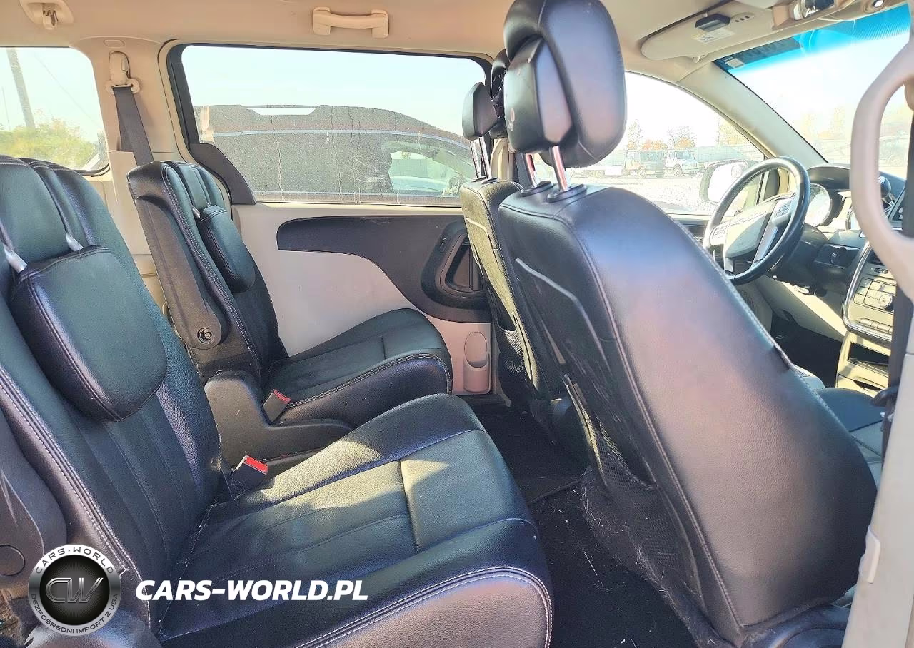 2015 Chrysler Town & Country Touring VIN:2C4RC1BGXFR545216 - 11