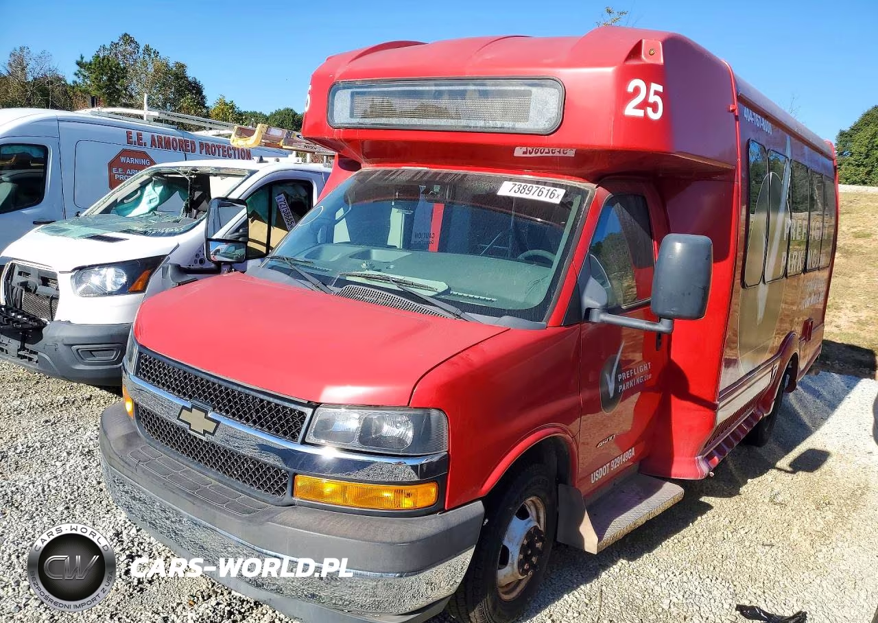 2018 Chevrolet Express Shuttle Bus – zdjęcie 1 z 13