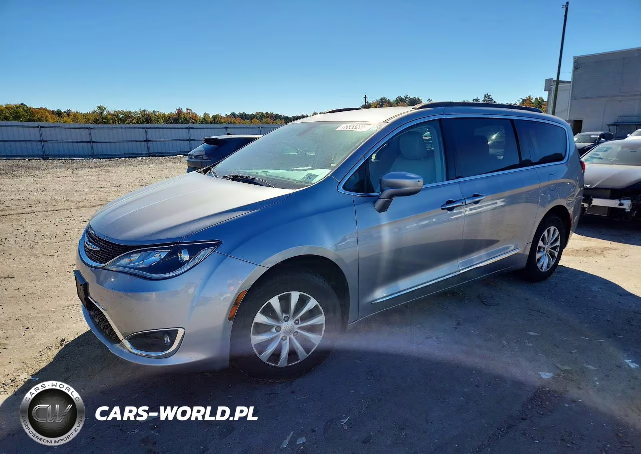 2017 Chrysler Pacifica Touring L VIN:2C4RC1BG9HR648226 - 1