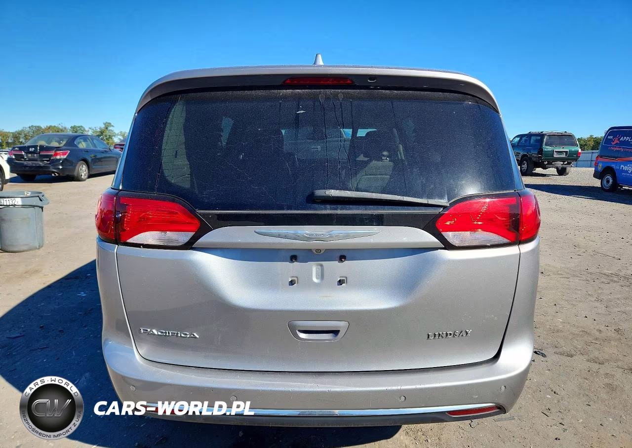 2017 Chrysler Pacifica Touring L VIN:2C4RC1BG9HR648226 - 6