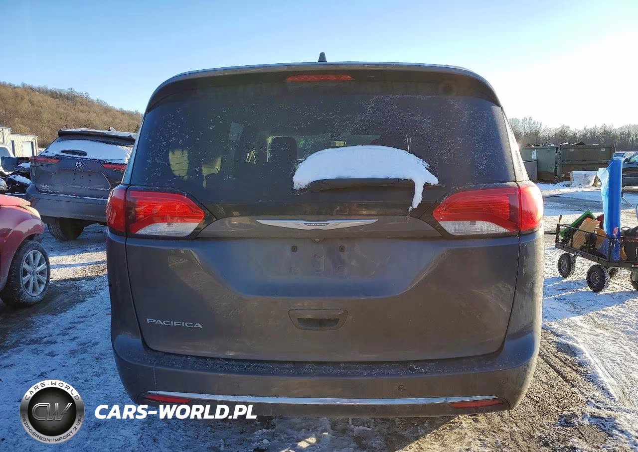 2017 Chrysler Pacifica Touring L VIN:2C4RC1BG6HR733735 - 6