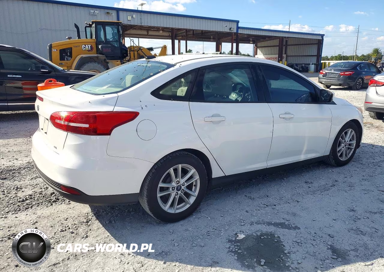 2017 Ford Focus Se VIN:1FADP3F20HL264035 - 3