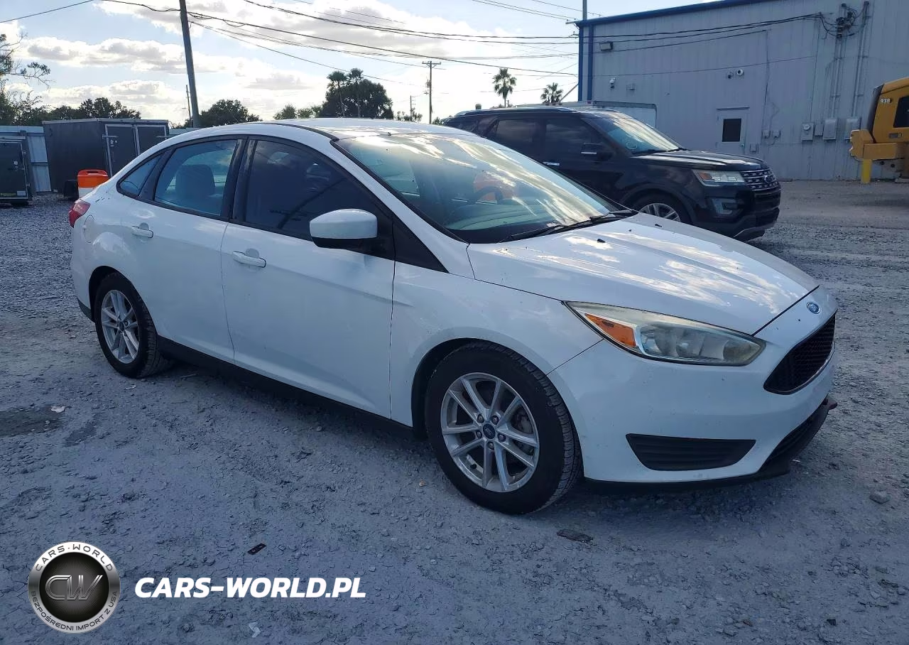 2017 Ford Focus Se VIN:1FADP3F20HL264035 - 4
