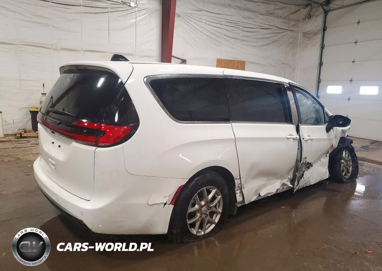 2027 Chrysler Pacifica Select VIN:2C4RC1BG6VR580799 - 3