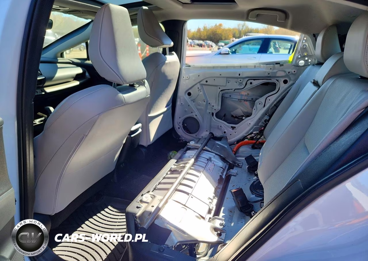 2025 Toyota Prius Xle VIN:JTDADABU4S3028223 - 10