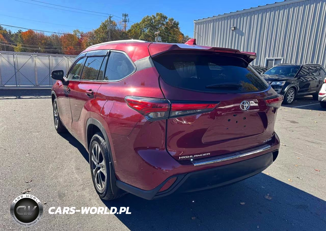 2022 Toyota Highlander Xle VIN:5TDHZRBH2NS181669 - 2