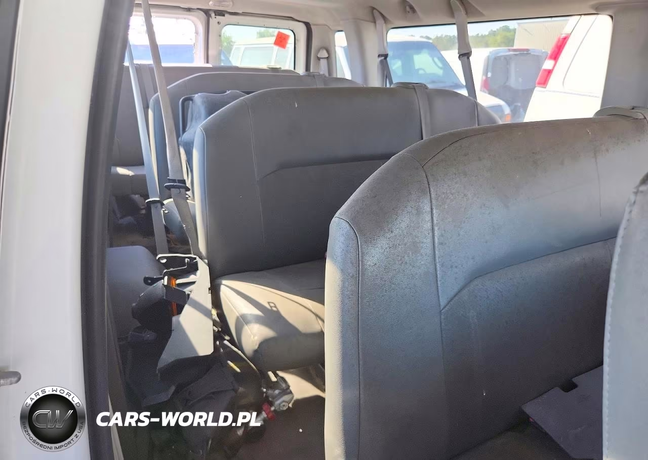 2009 Ford Econoline E350 Super Duty Wagon VIN:1FBSS31L49DA17696 - 11