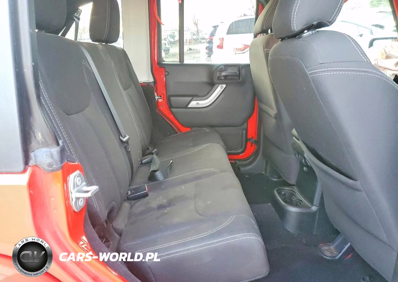 2018 Jeep Wrangler Unlimited Sahara VIN:1C4BJWEG1JL935607 - 10