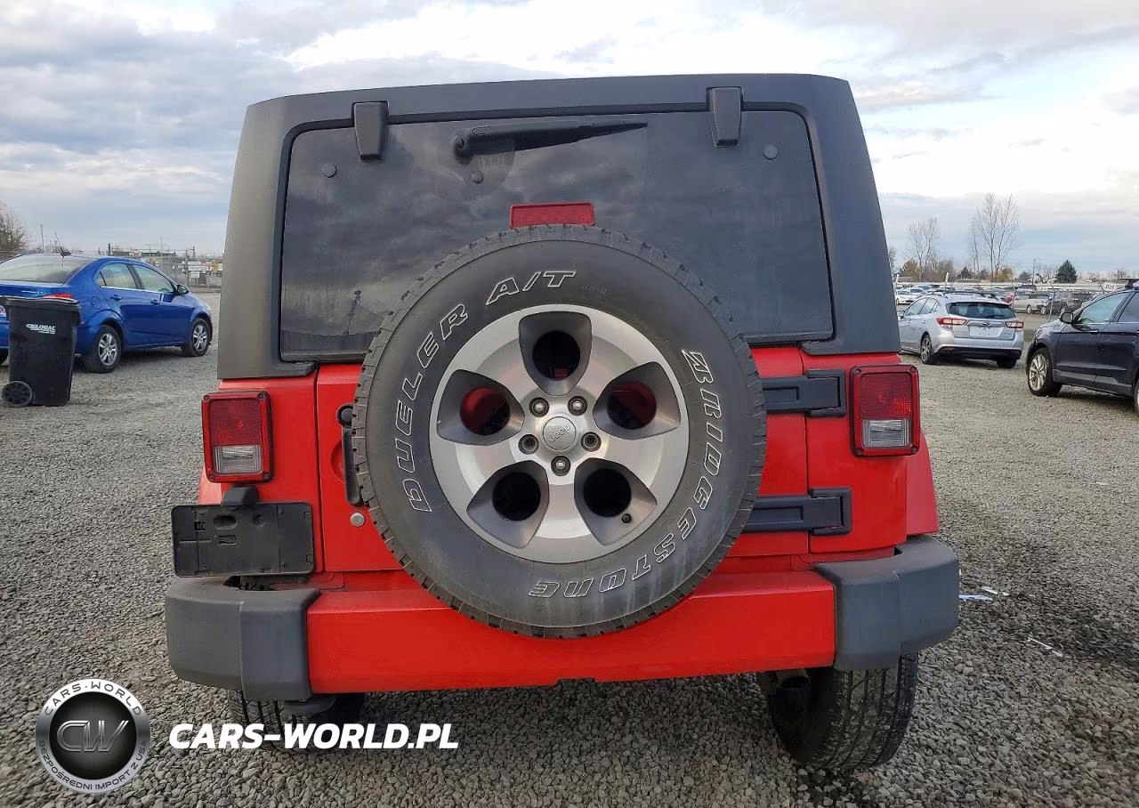 2018 Jeep Wrangler Unlimited Sahara VIN:1C4BJWEG1JL935607 - 6